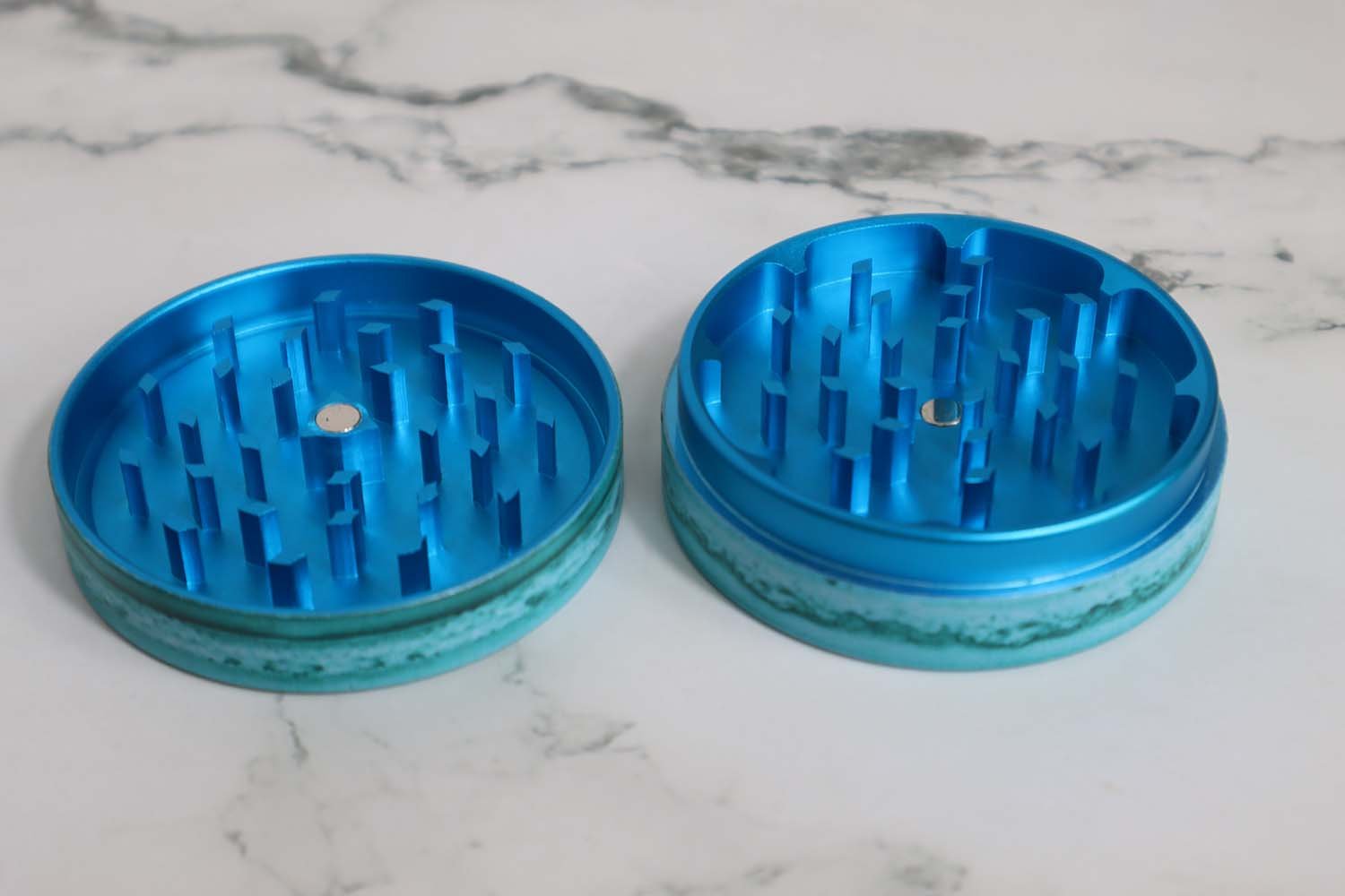 Vsyndicate 2-Piece Blueberry Macaroon Grinder (Aluminum) 3 Vsyndicate 2-Piece Blueberry Macaroon Grinder (Aluminum) - Image 3